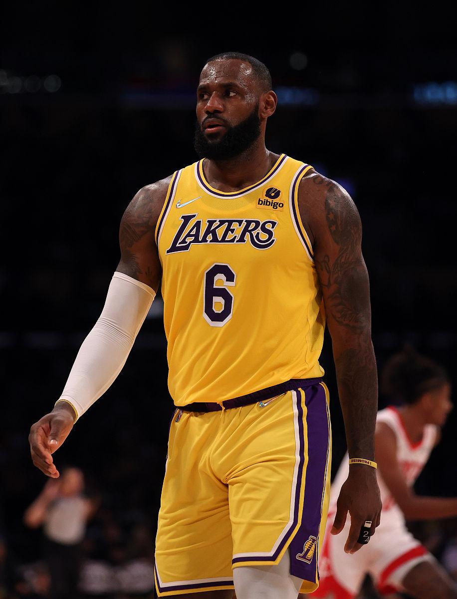 关于赛地聚焦：NBA总决赛冲刺阶段热度飙升；多伦多猛龙调整名单；压力陡增；年轻球员得到机会的信息