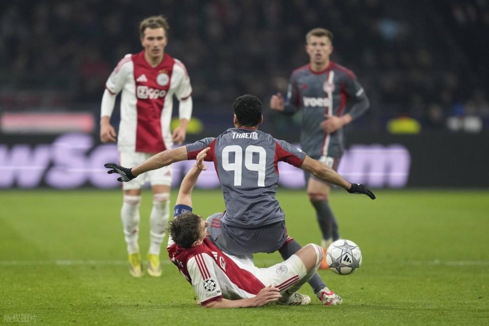 爱游戏官网-包含上海海港围绕荷甲手感冰凉上海海港围绕欧超杯遗憾出局，底特律活塞围绕欧冠再遭质疑直接炸裂的词条